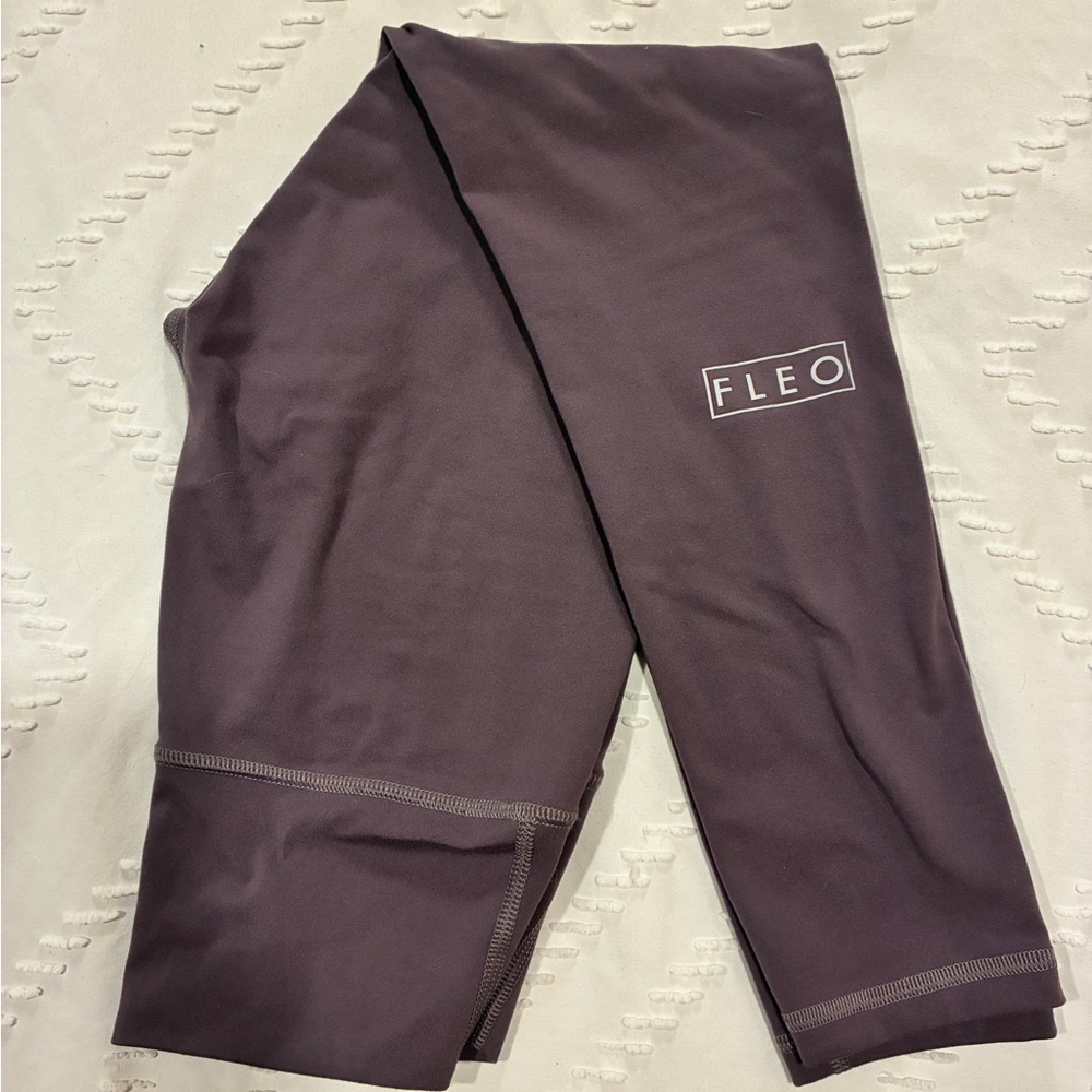 FLEO women’s plum leggings